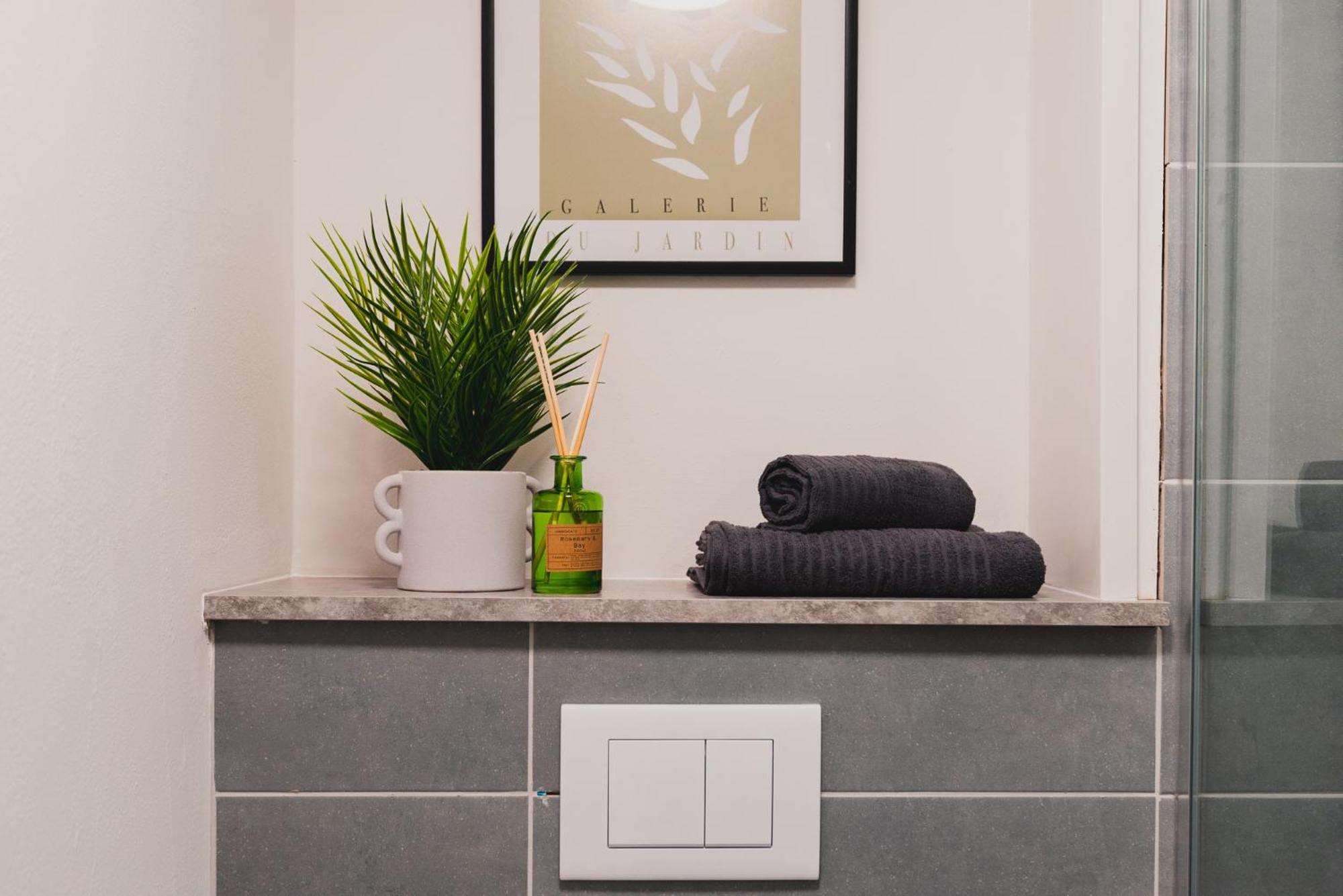 Apartment Modern Apartment, Free Parking & Monthly Savings Leicester