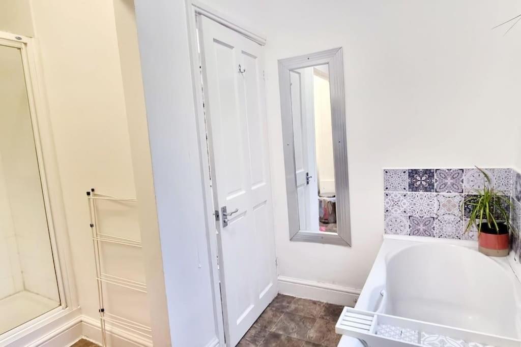 Cosy Split-level 2 Bed *