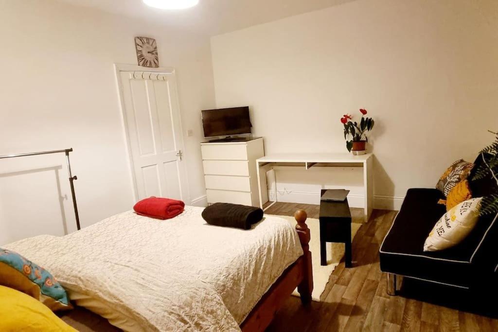 Cosy Split-level 2 Bed *