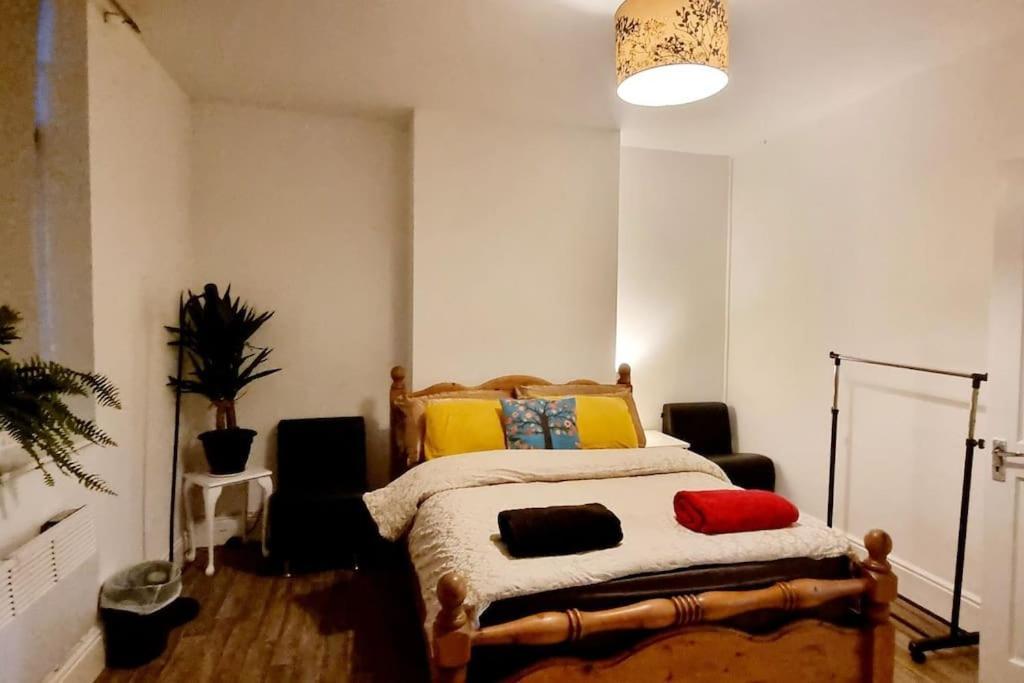 Cosy Split-level 2 Bed * Leicester