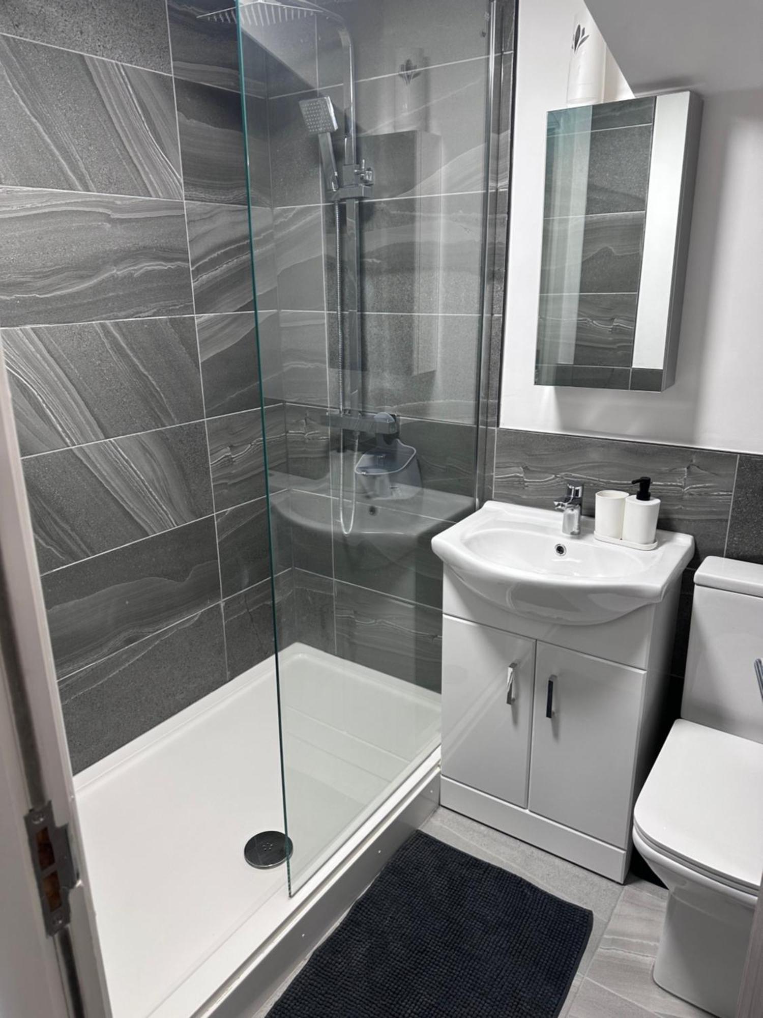Stunning 2-flat In Leicester! Leicester