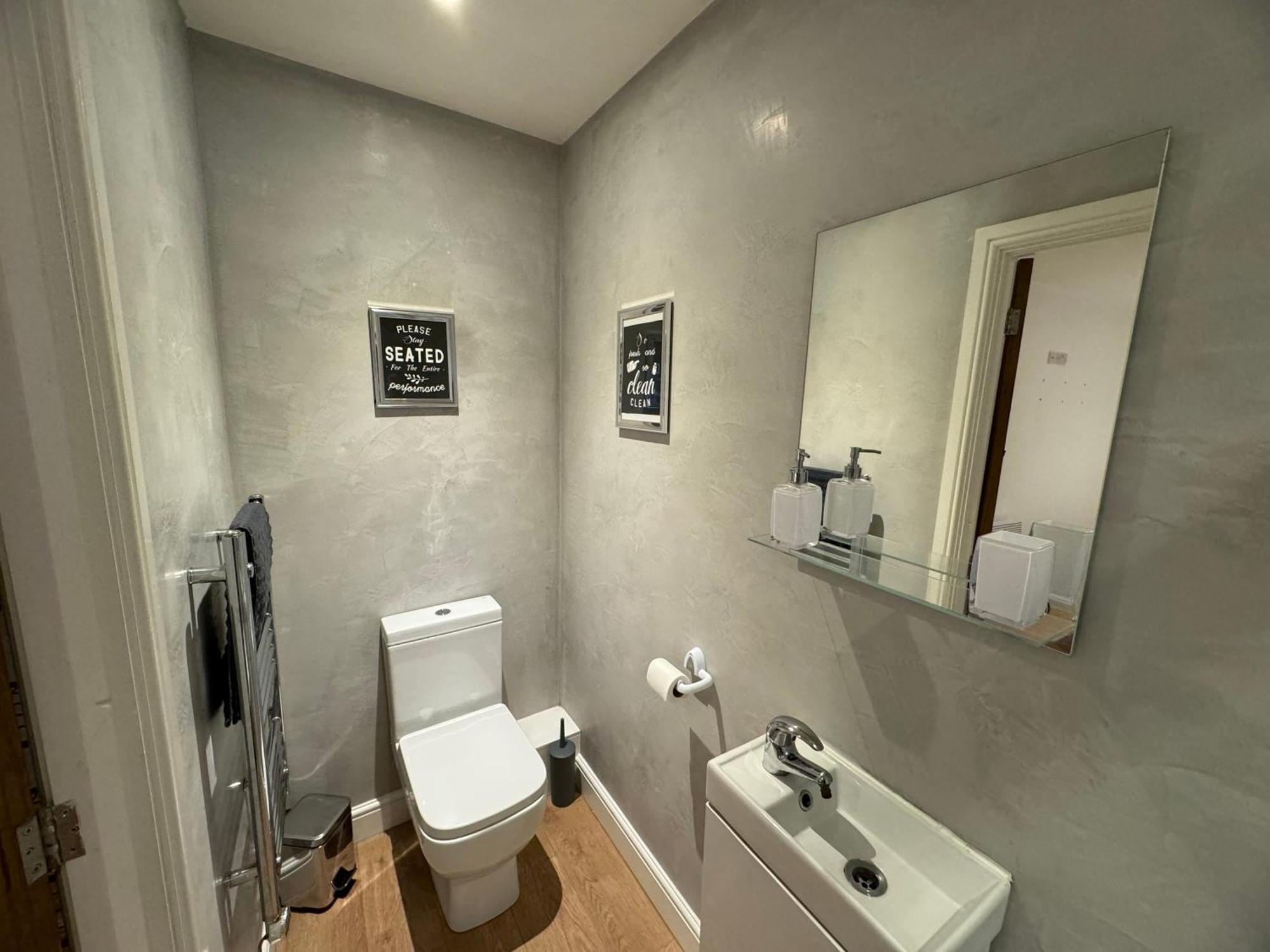 1 Bed - Free Street Parking Apartment