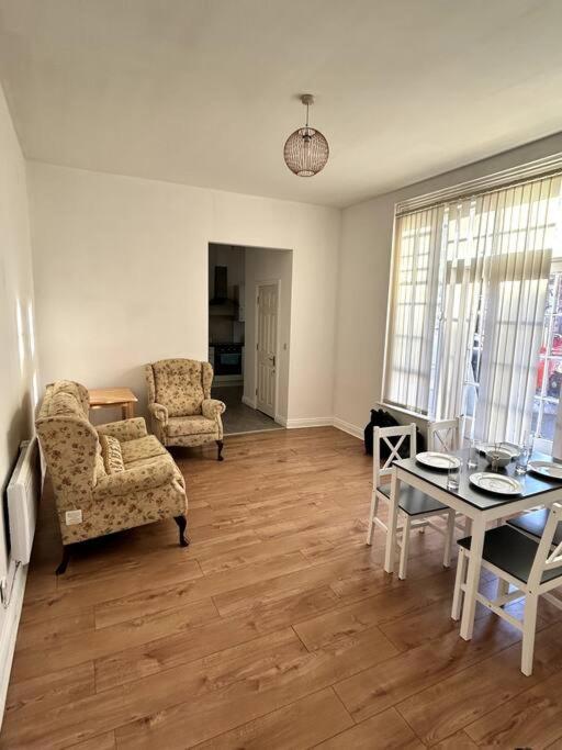 Spacious Flat With Free Parking