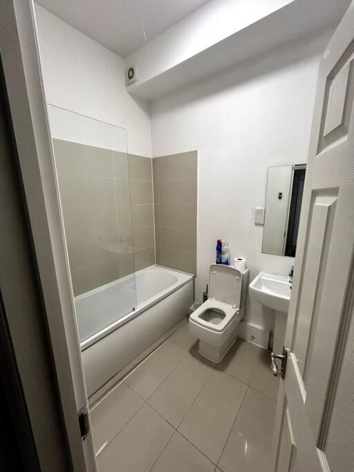 Spacious Flat With Free Parking * Leicester
