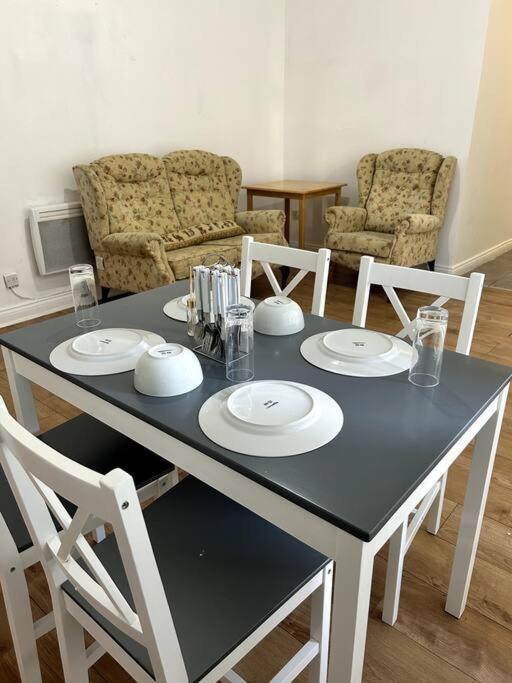 Apartment Spacious Flat With Free Parking