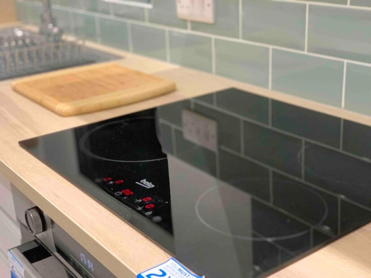 The Hughenden Townhouse / Free Parking / Wifi Apartment