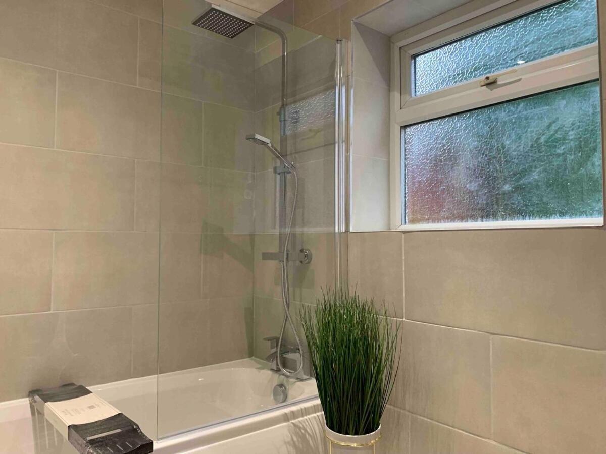The Hughenden Townhouse / Free Parking / Wifi *