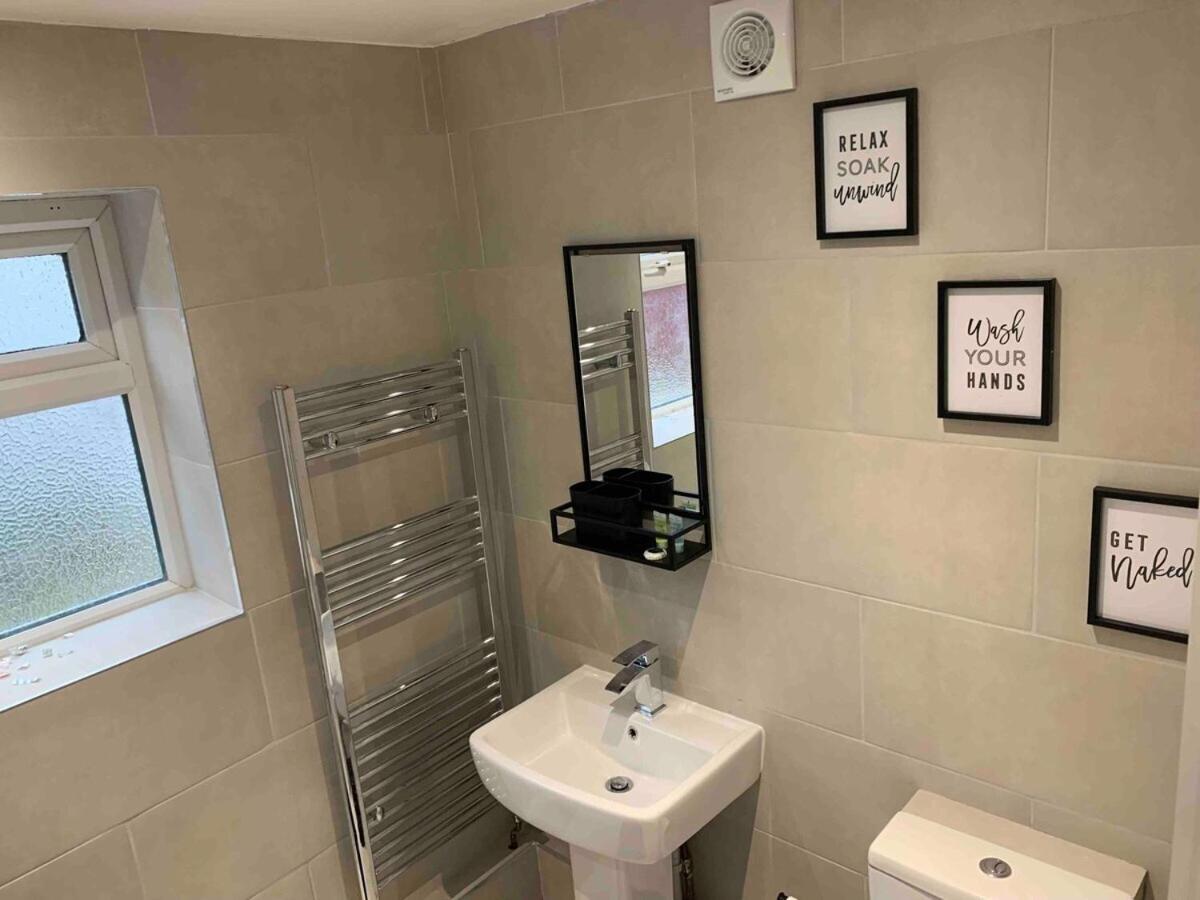 The Hughenden Townhouse / Free Parking / Wifi Apartment Leicester