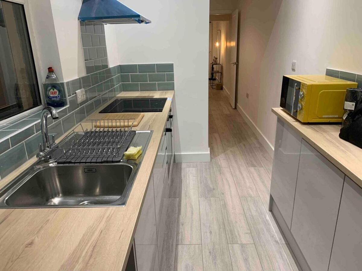 The Hughenden Townhouse / Free Parking / Wifi Apartment *