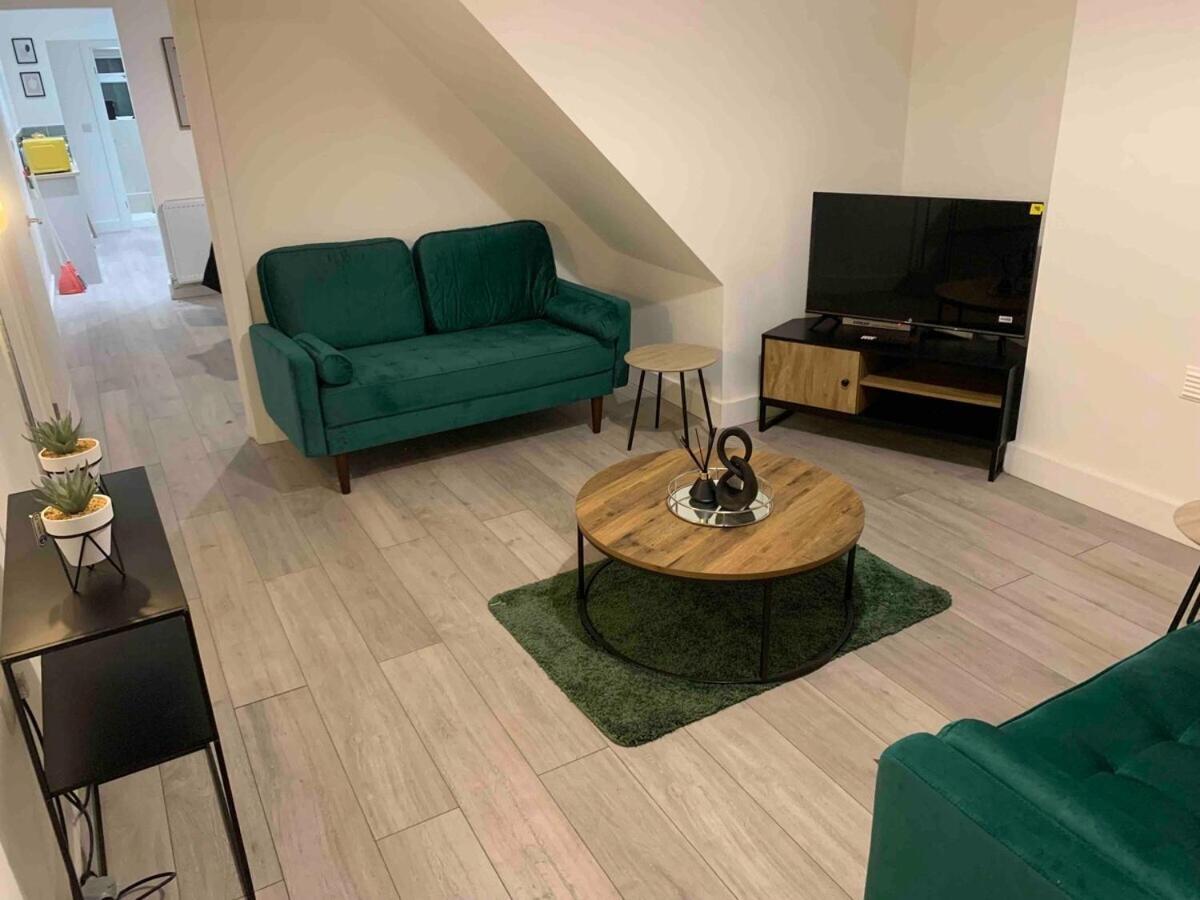 The Hughenden Townhouse / Free Parking / Wifi *