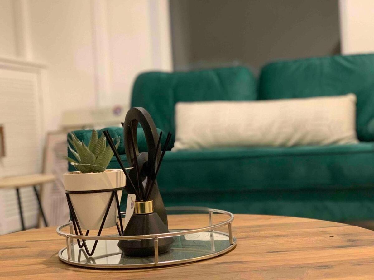 The Hughenden Townhouse / Free Parking / Wifi