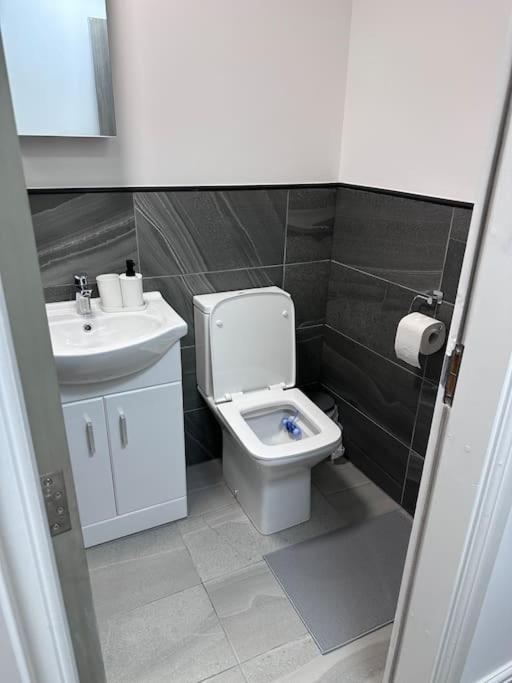 Apartment 2bed Flat In ! *