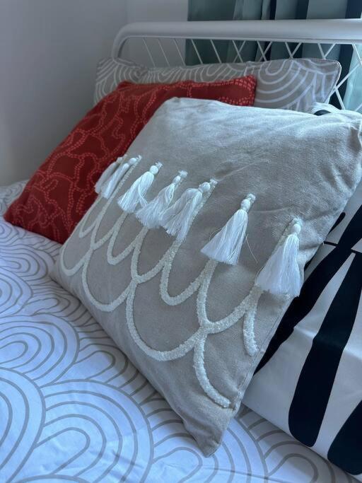 Luxury Stylish Studio Flat +spacious Bathroom-no 6 *