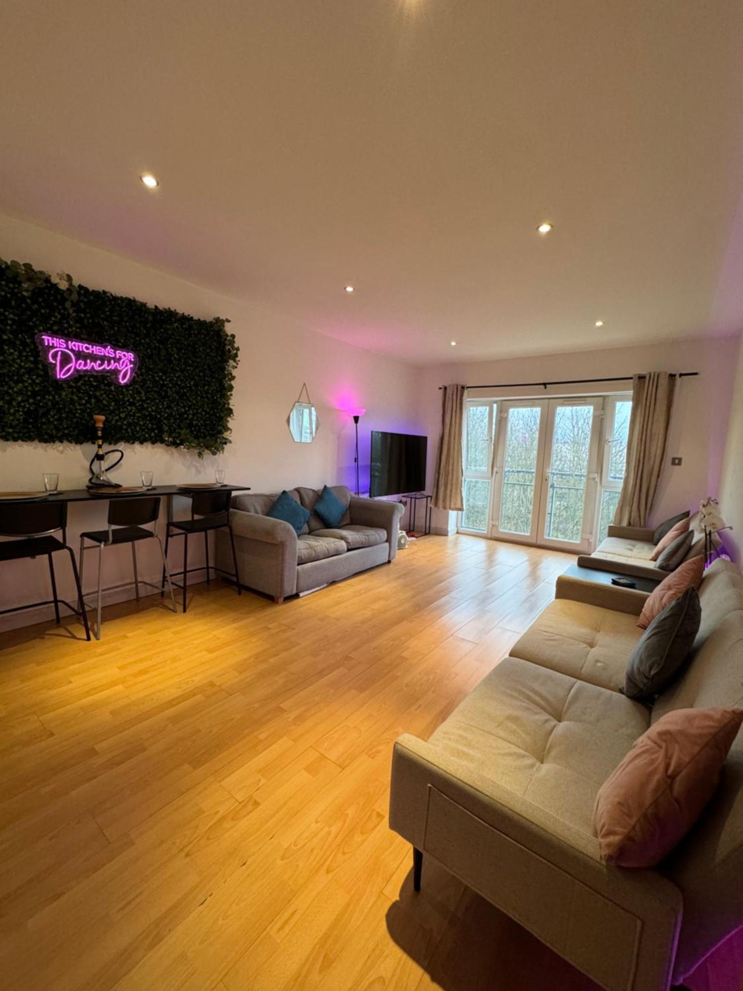 Spacious With Balcony Apartment *