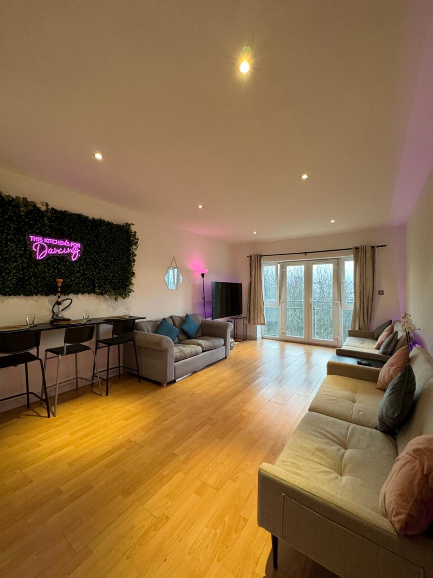 Apartment Spacious With Balcony