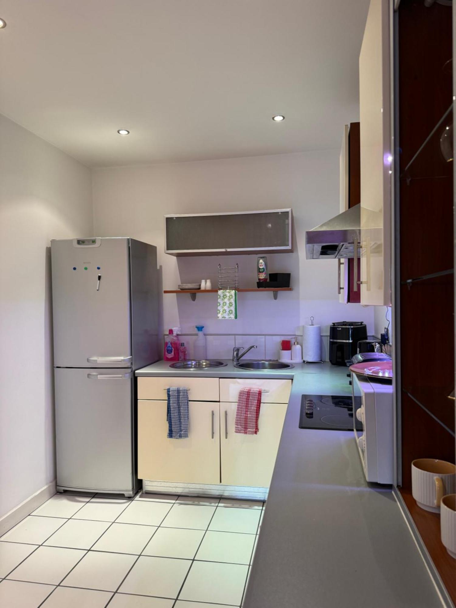 Spacious With Balcony *