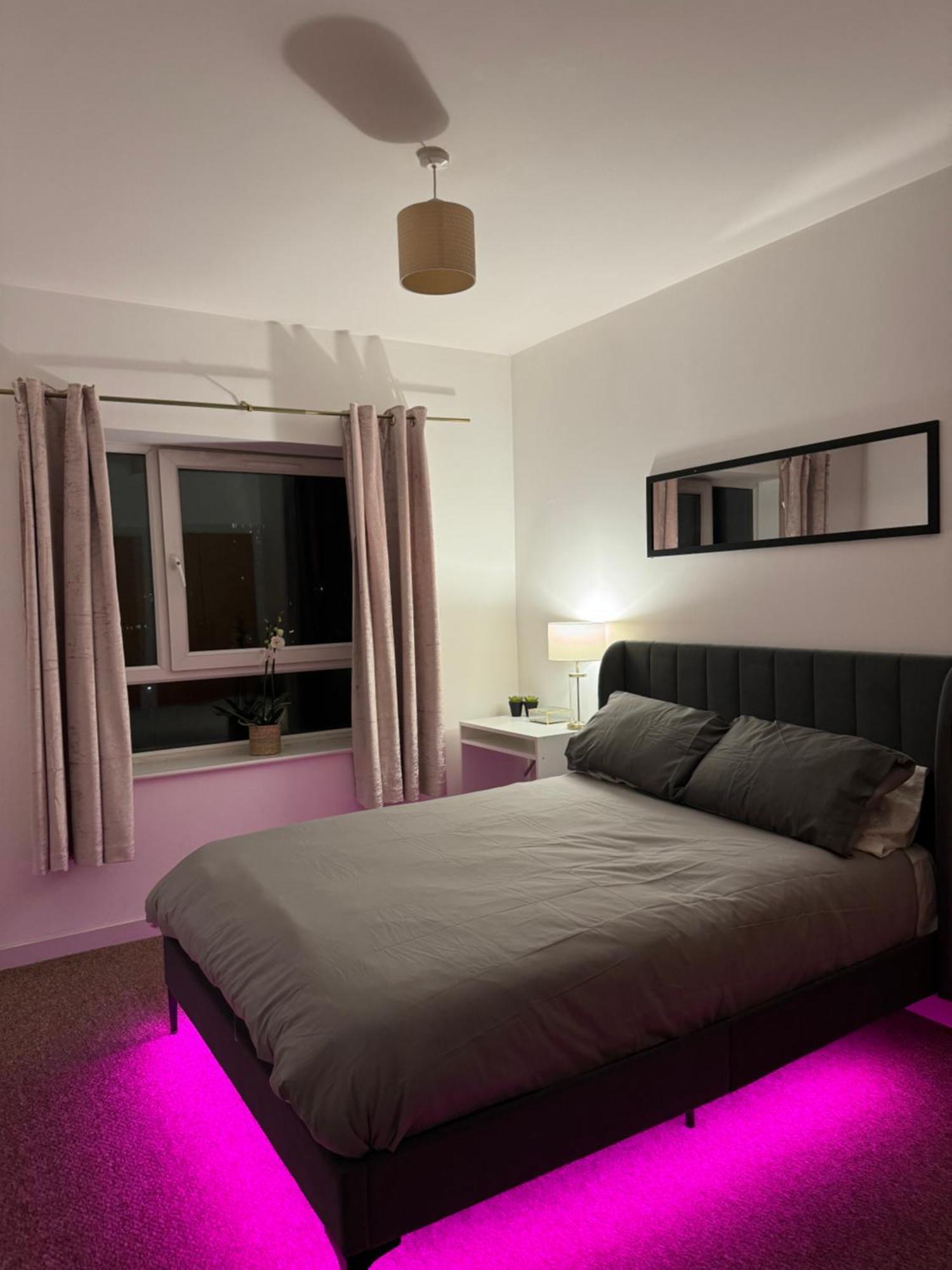 Spacious With Balcony * Leicester