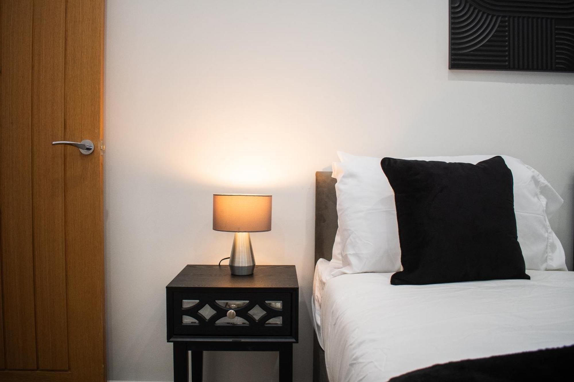 Exquisite 2-bedroom Centre Haven - Leicester's Premier Urban Retreat