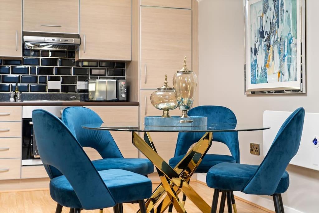 Apartment New Large Luxurious 2 Bed City Penthouse + Parking Leicester
