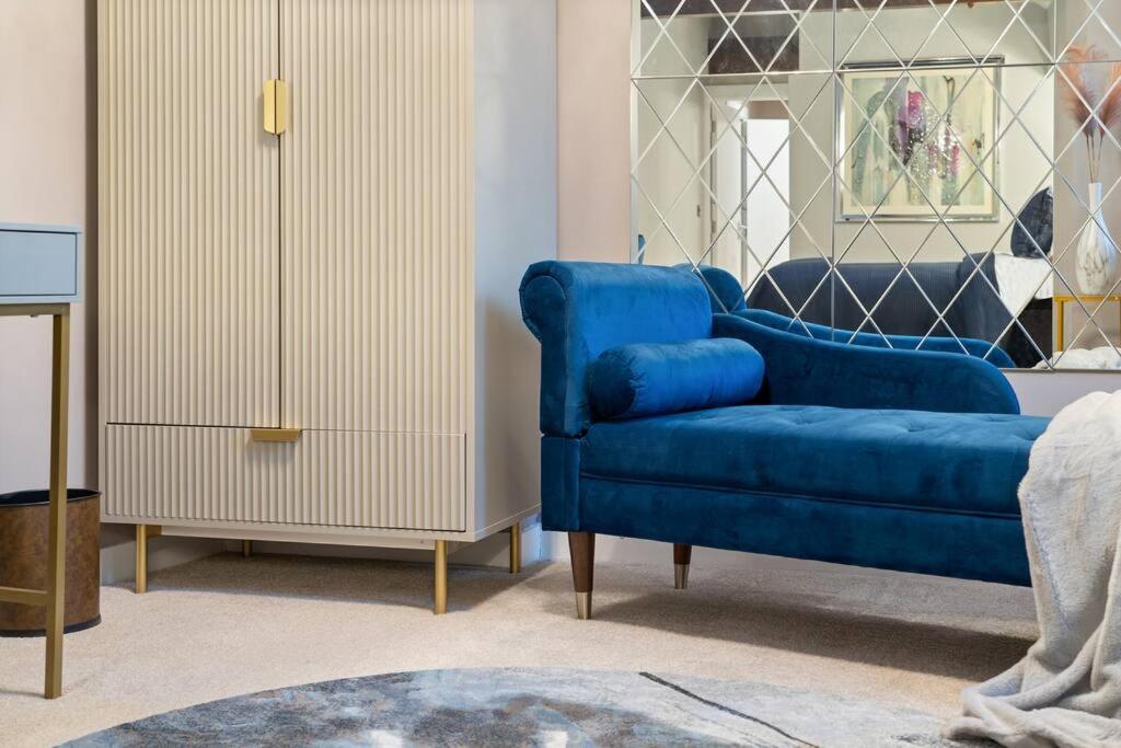 Apartment New Large Luxurious 2 Bed City Penthouse + Parking