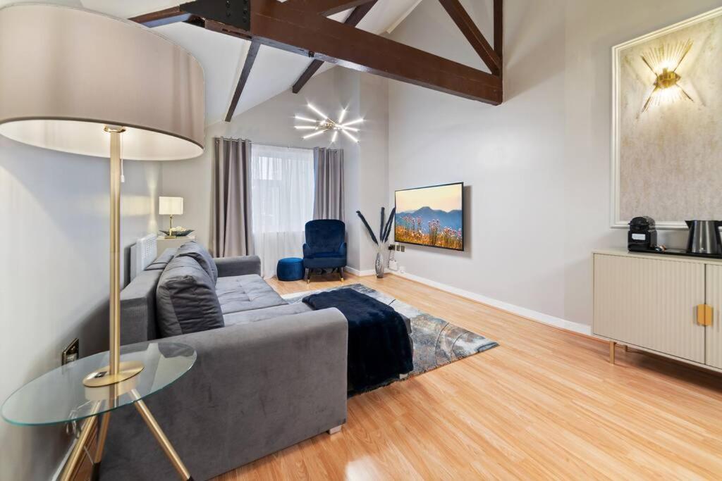 Apartment New Large Luxurious 2 Bed City Penthouse + Parking Leicester