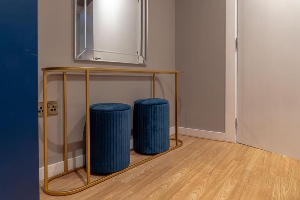 New Large Luxurious 2 Bed City Penthouse + Parking Apartment