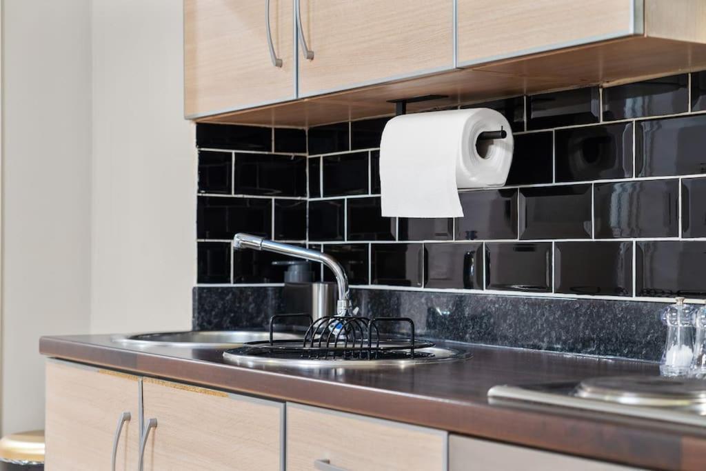 Apartment New Large Luxurious 2 Bed City Penthouse + Parking *
