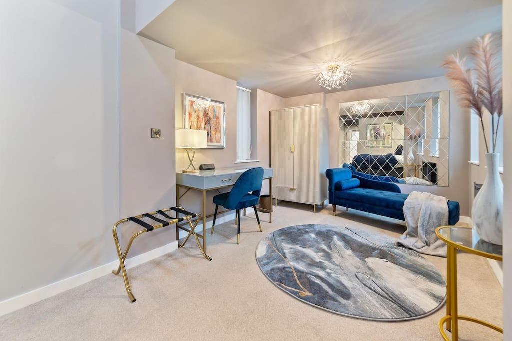 Apartment New Large Luxurious 2 Bed City Penthouse + Parking