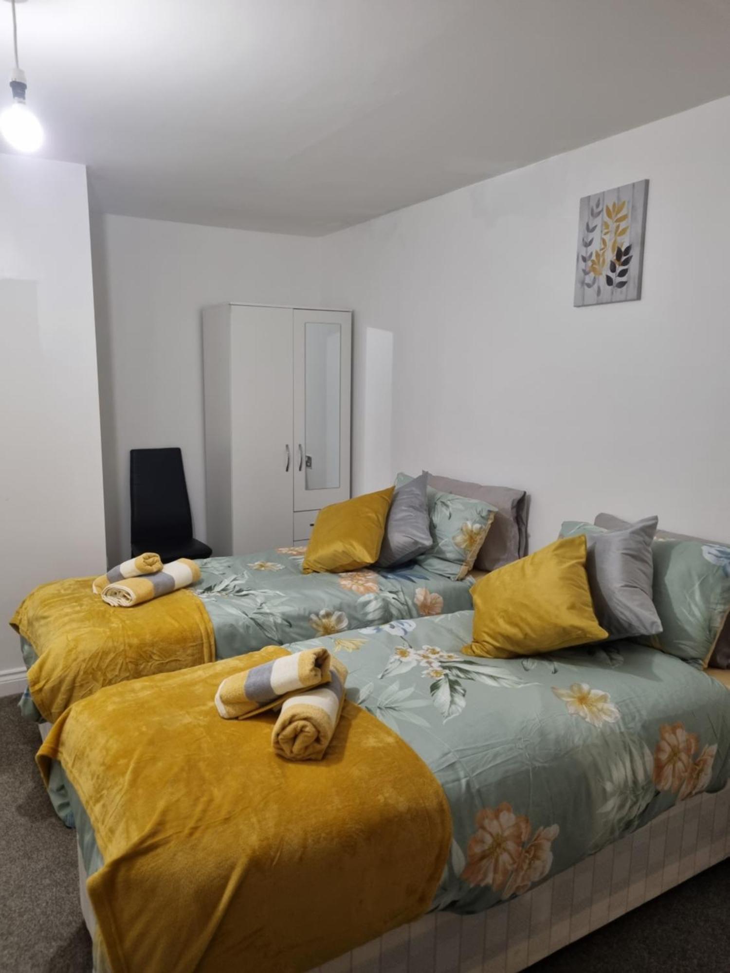 Apartment Deluxe Sleeps Up To 6