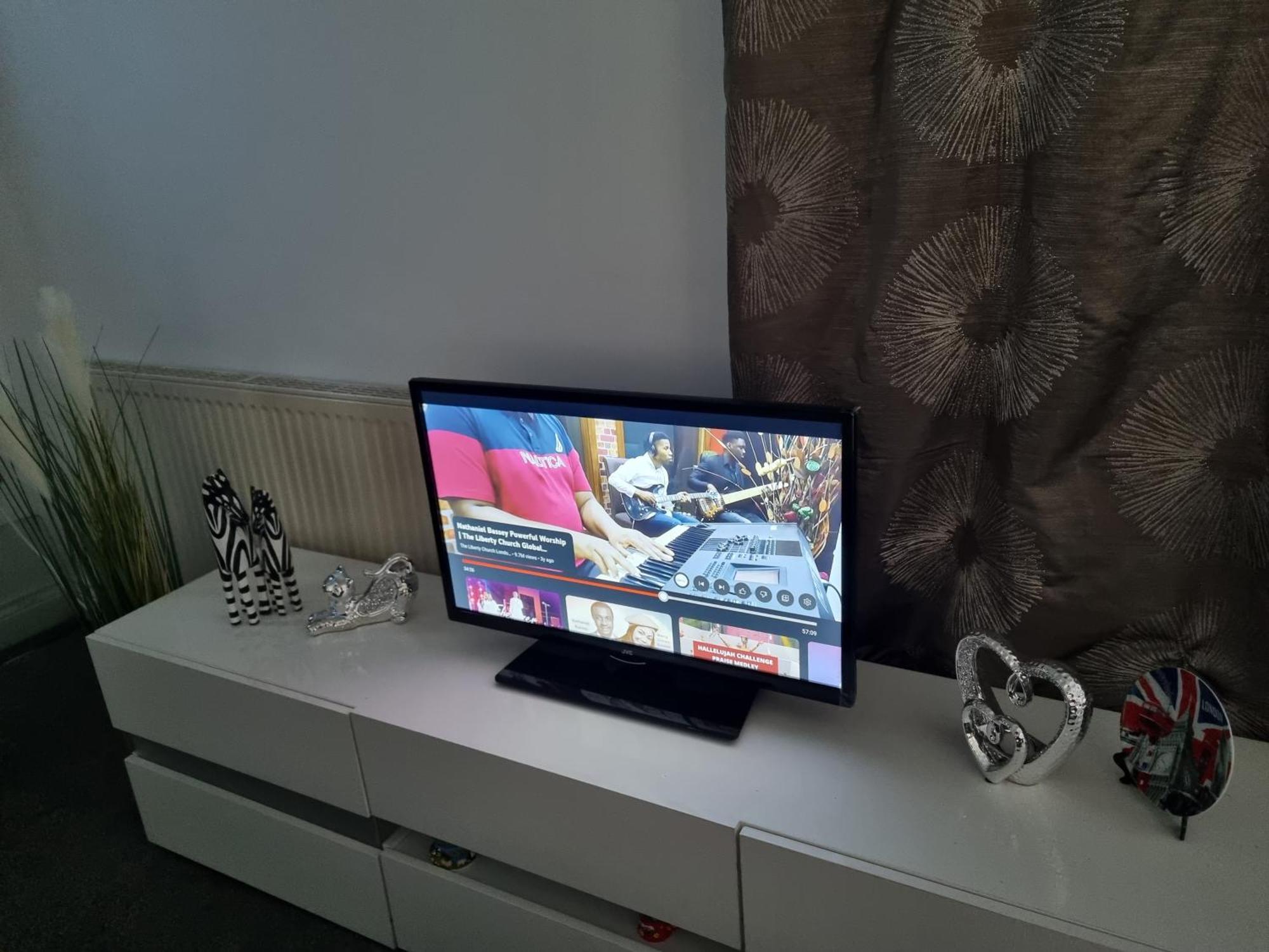 Apartment Deluxe Sleeps Up To 6 *