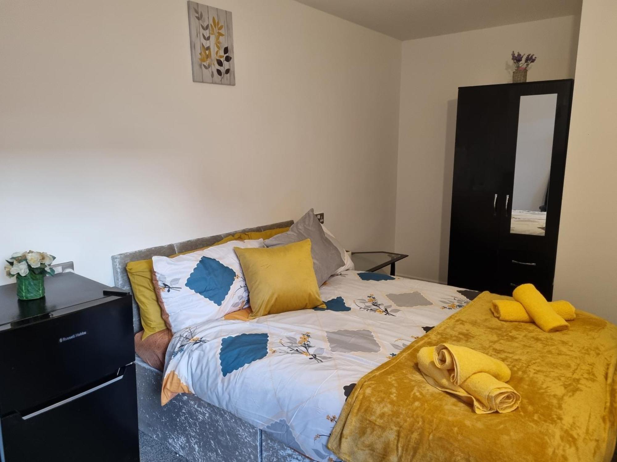 Deluxe Sleeps Up To 6 Apartment *