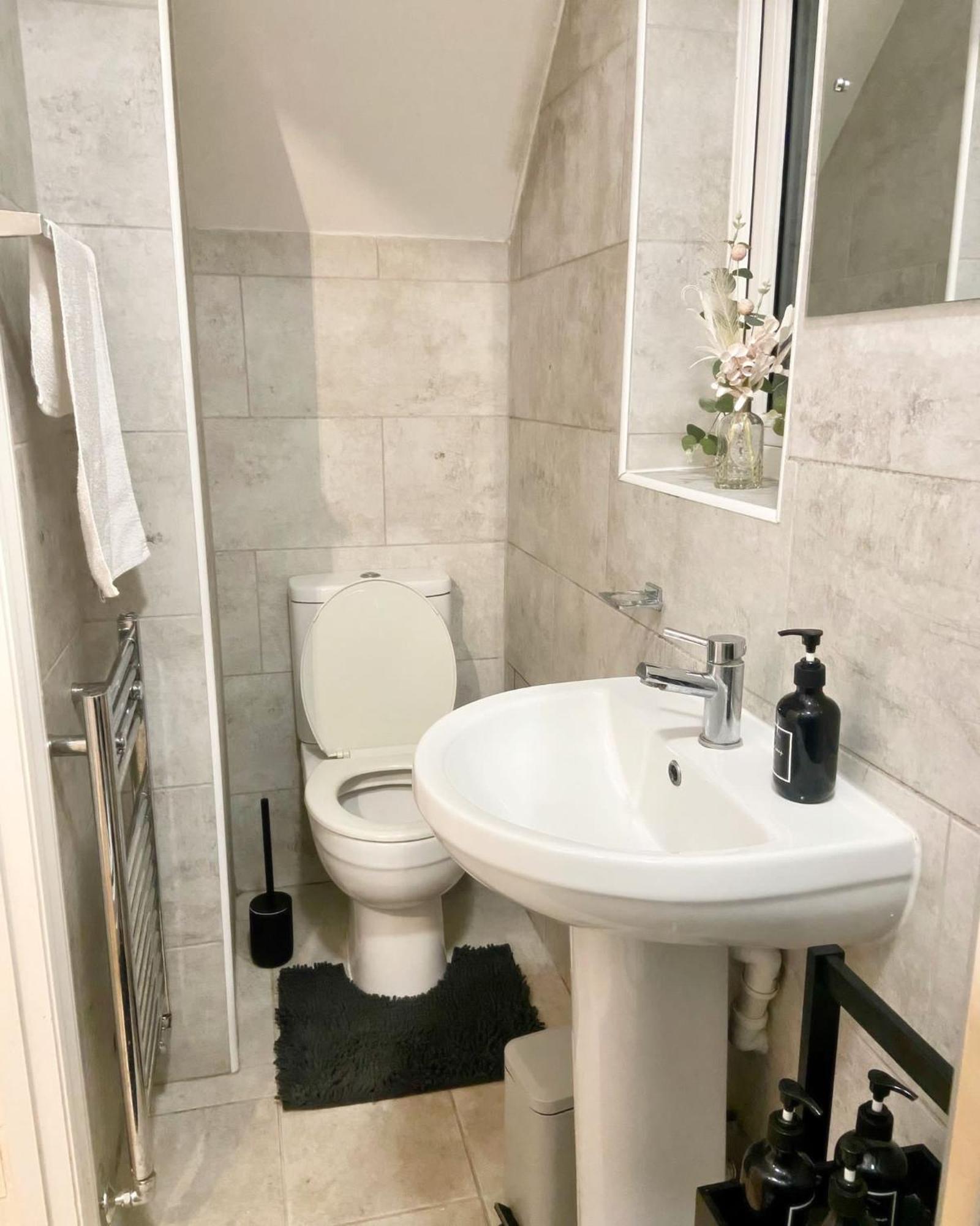 Apartment Amazing 2 Bedroom , Ground Floor ,garden ,free Wi-fi , Free Parking ,sleeps Up To 6