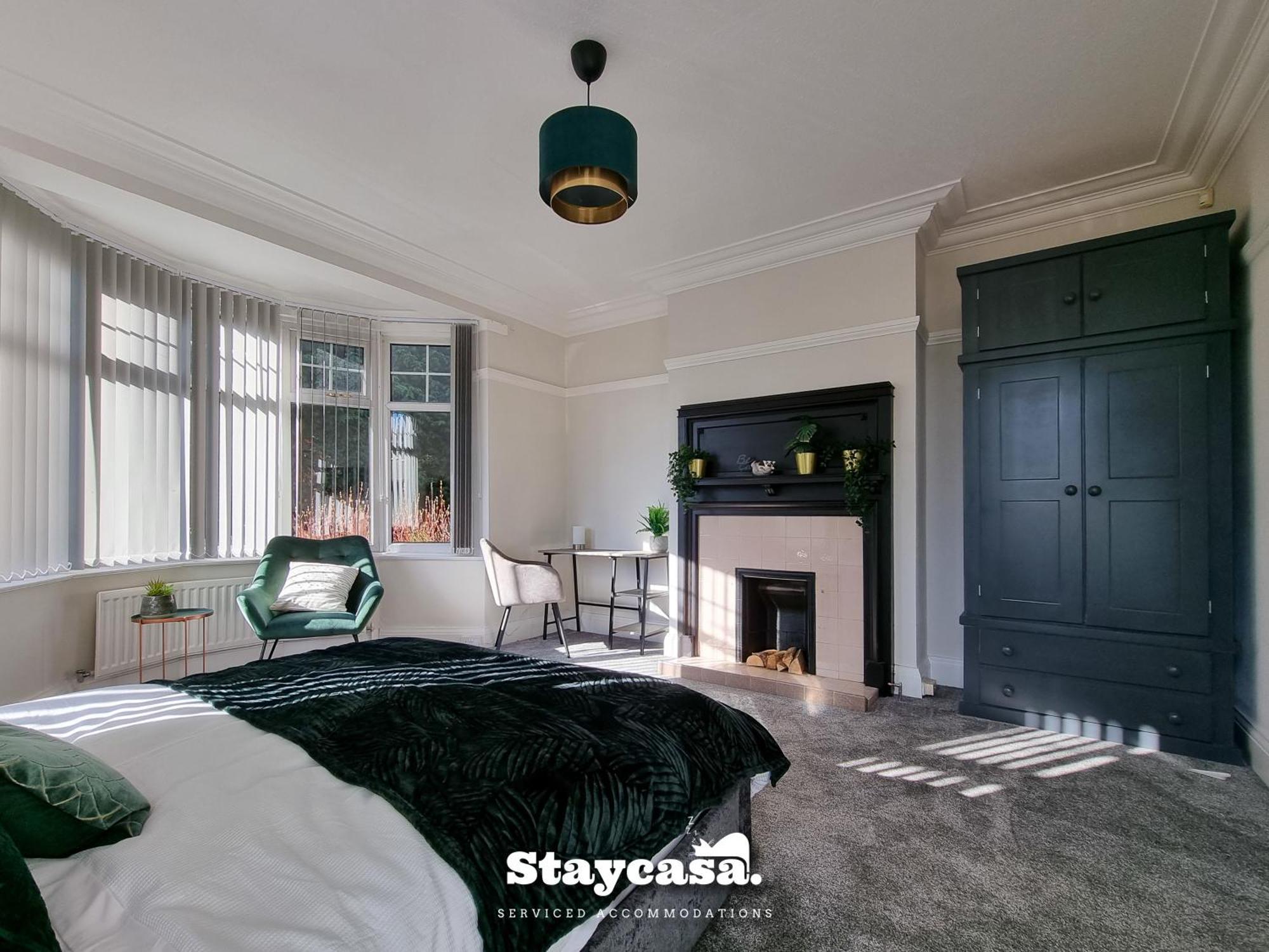 Detached King Suite With Large Garden & Driveway *