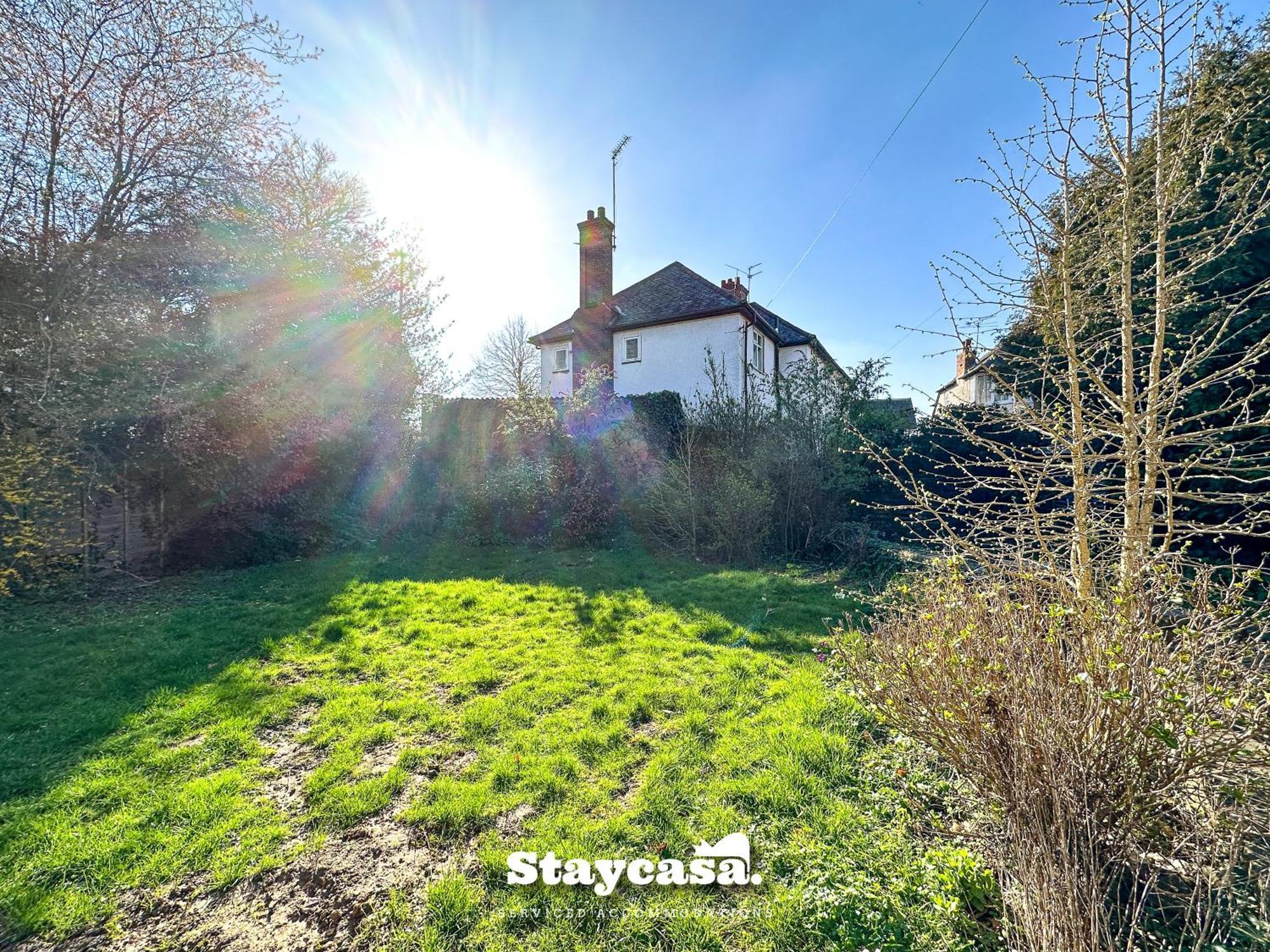 Casa de férias Detached King Suite With Large Garden & Driveway *