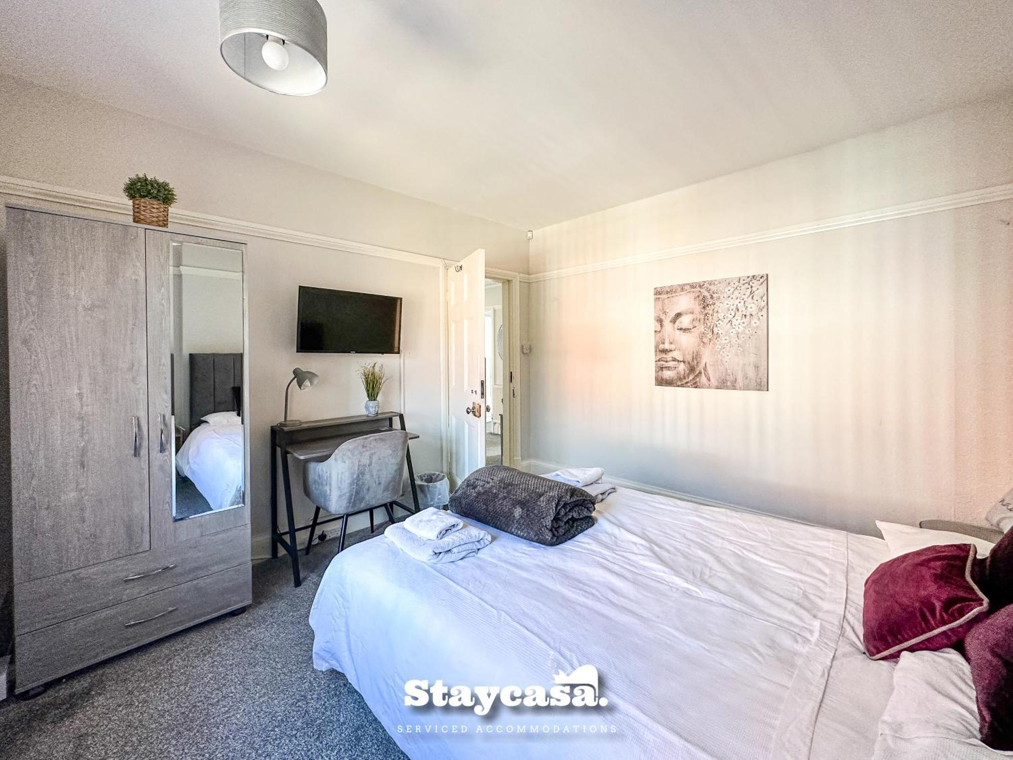 Detached King Suite With Large Garden & Driveway *