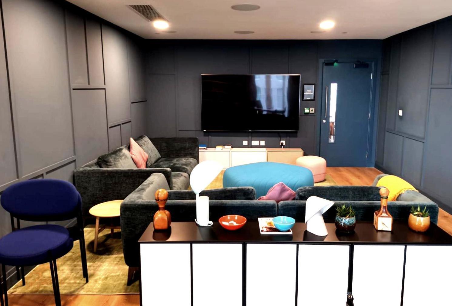 Apartamento By Charles Hope *