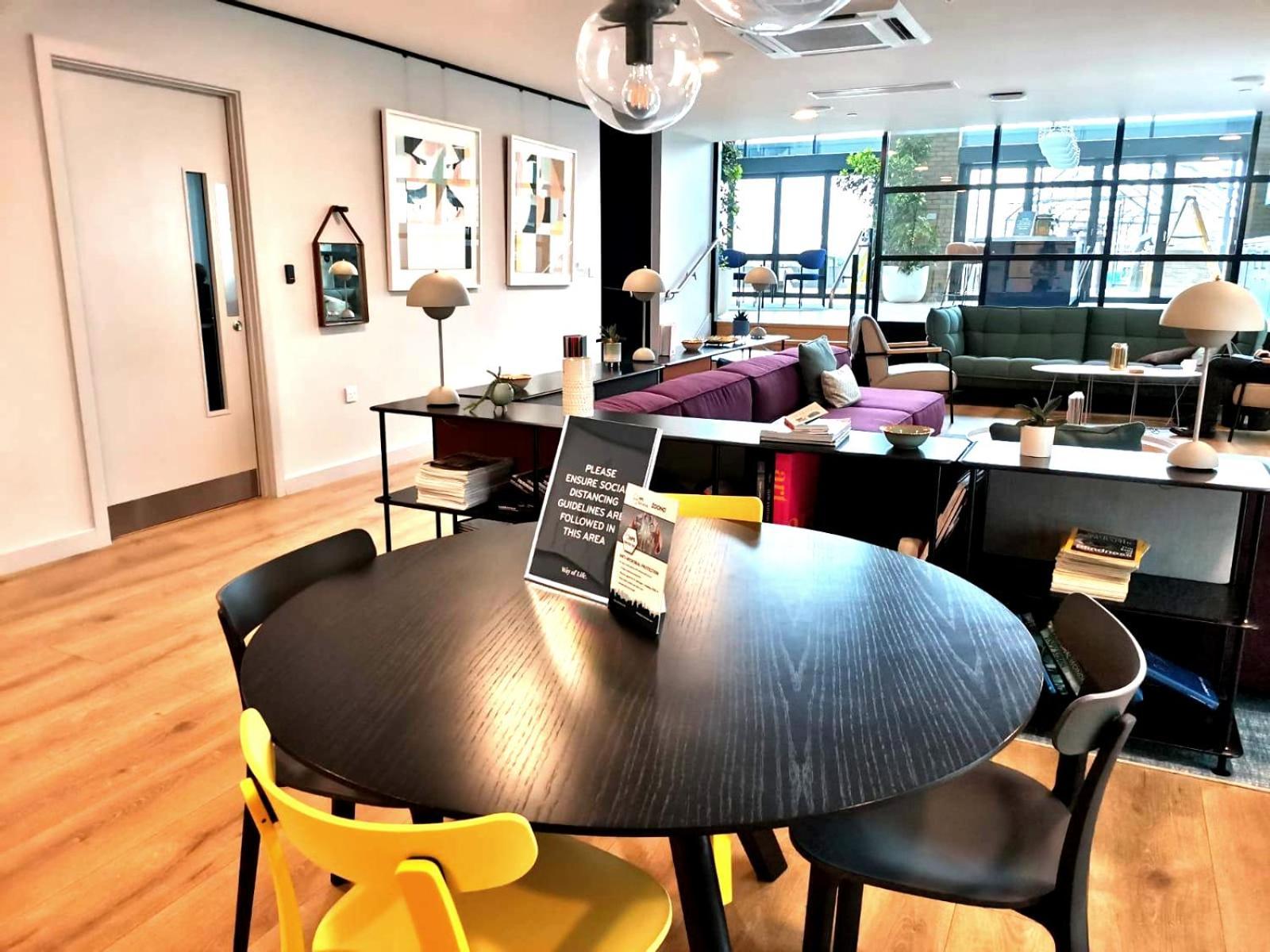 Apartamento By Charles Hope Leicester