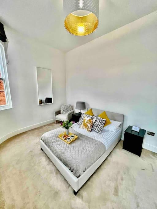 Chic Living At The Chancery Apartment