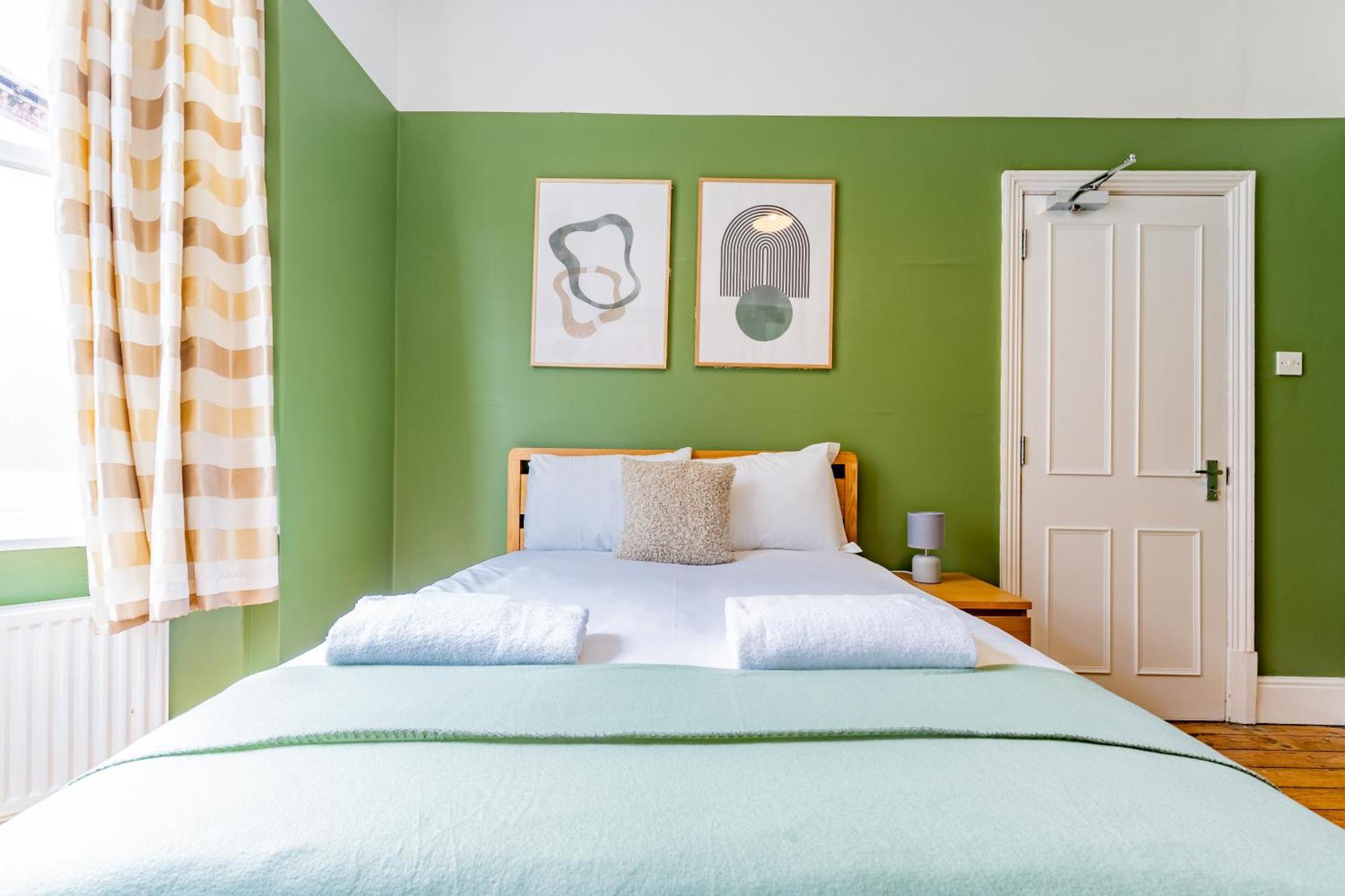 Apartment Monthly Discounts,10 Guests, Business *