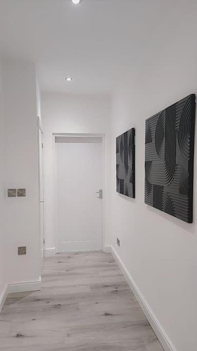 3 Bedroom, 3 Bathroom, Modern Apartment, Apartment