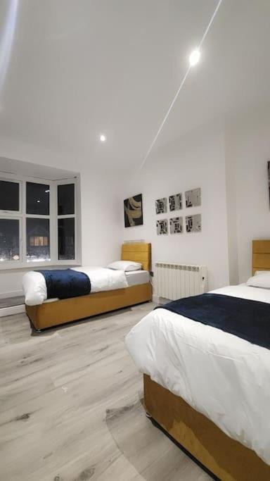 3 Bedroom, 3 Bathroom, Modern Apartment,