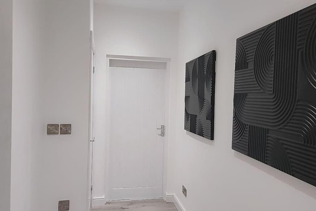 3 Bedroom, 3 Bathroom, Modern Apartment, Apartment *
