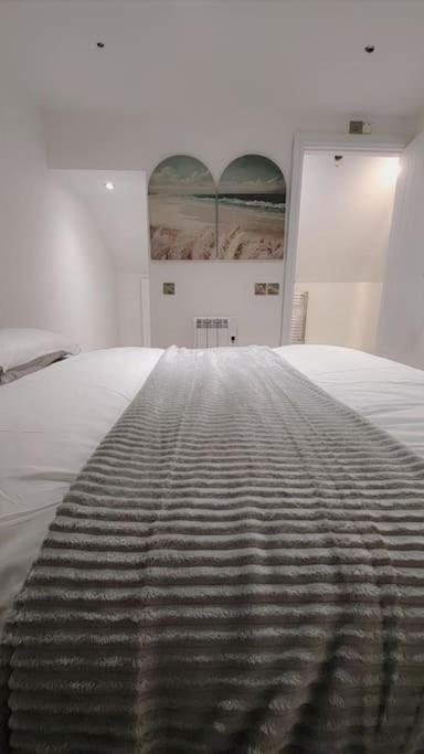 3 Bedroom, 3 Bathroom, Modern Apartment, * Leicester