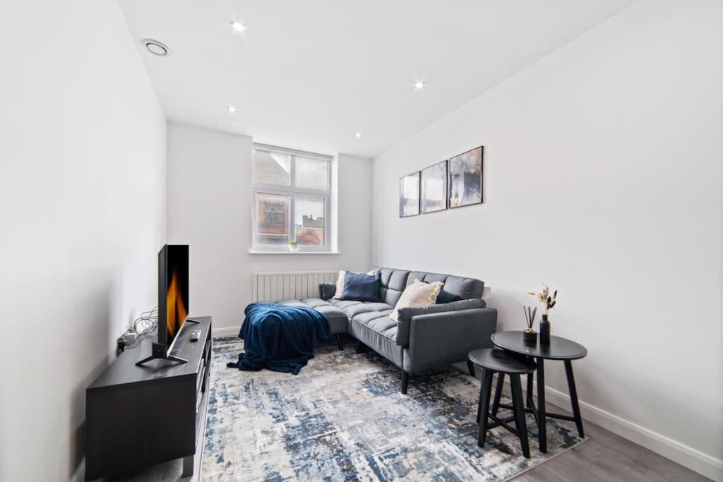 Urban Comfort Getaway- Centre Apartment
