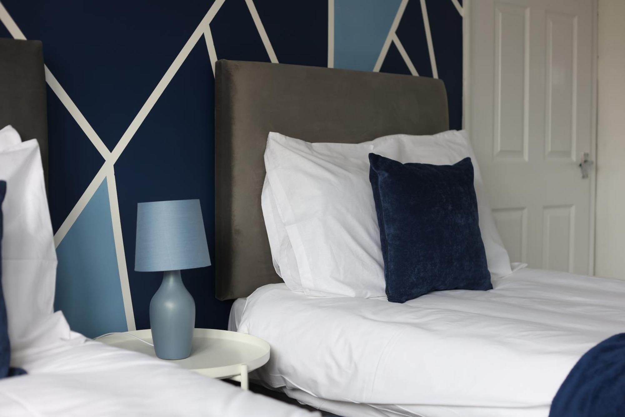 Holiday home Contractors, Professionals & Relocators Dream Leicester