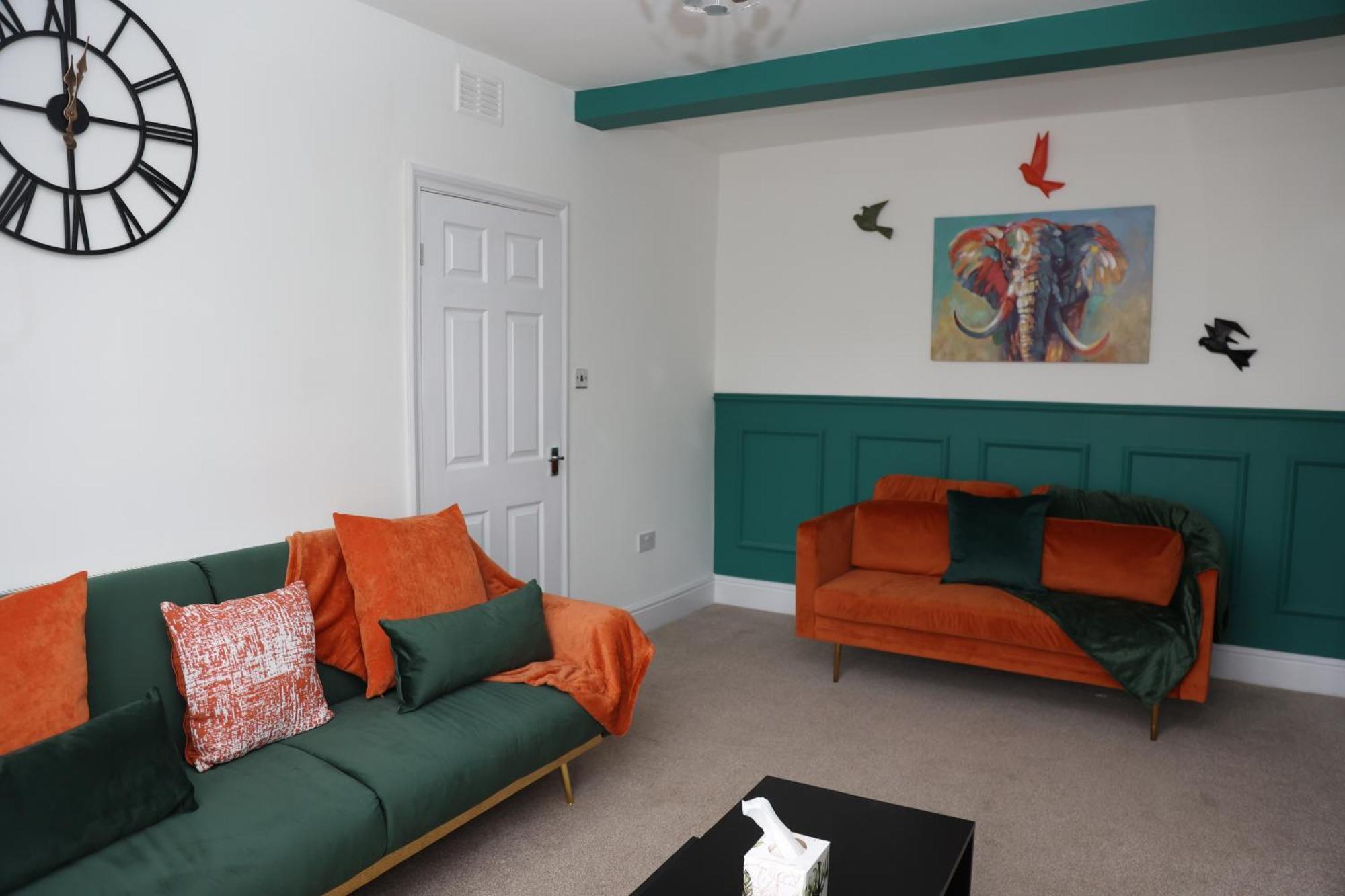 Contractors, Professionals & Relocators Dream Holiday home Leicester