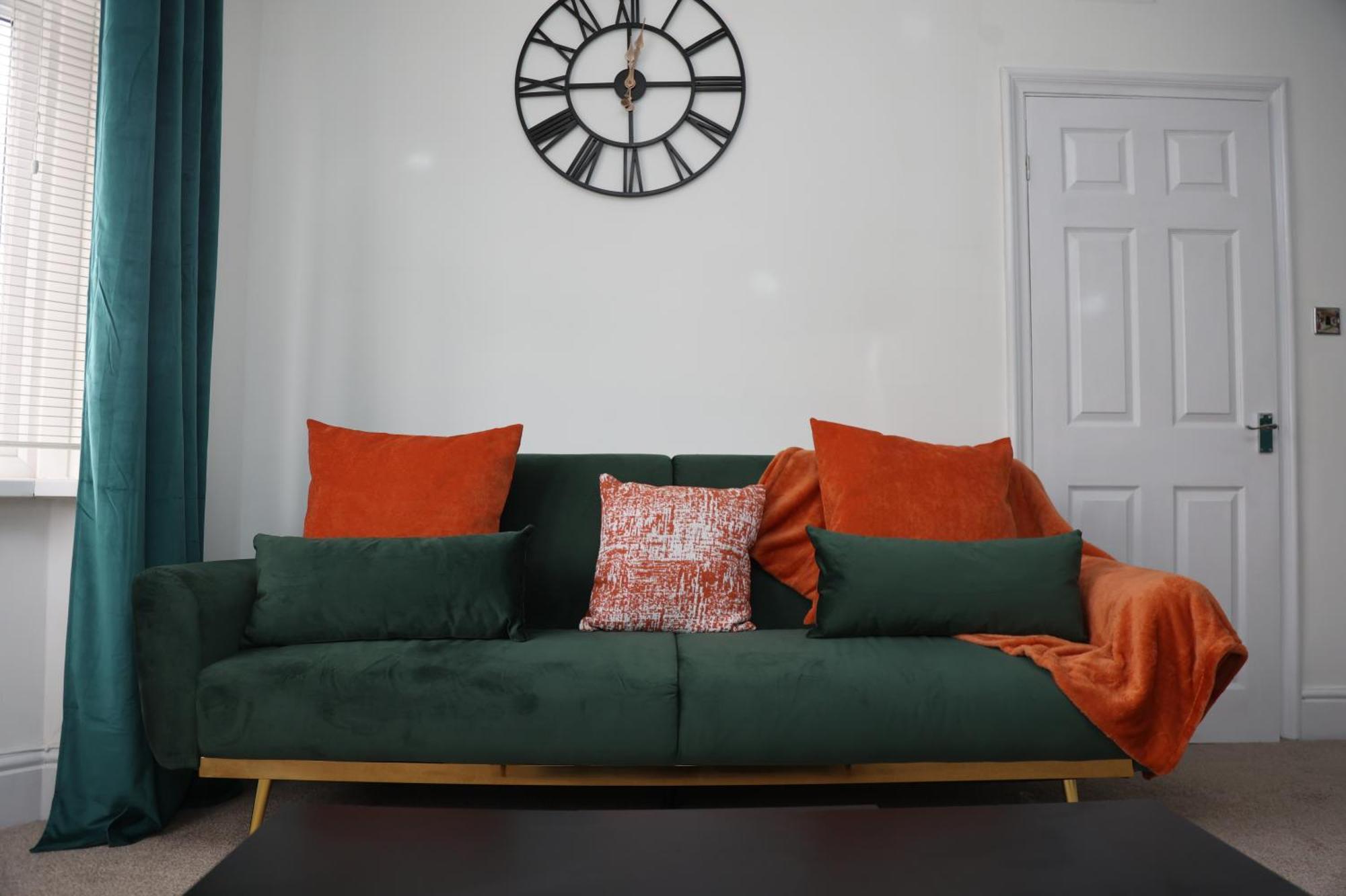 Holiday home Contractors, Professionals & Relocators Dream Leicester