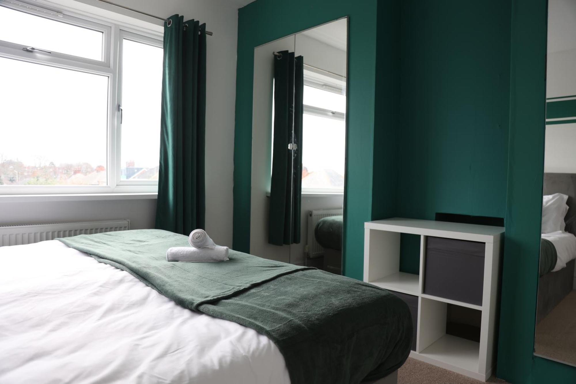 Holiday home Contractors, Professionals & Relocators Dream Leicester