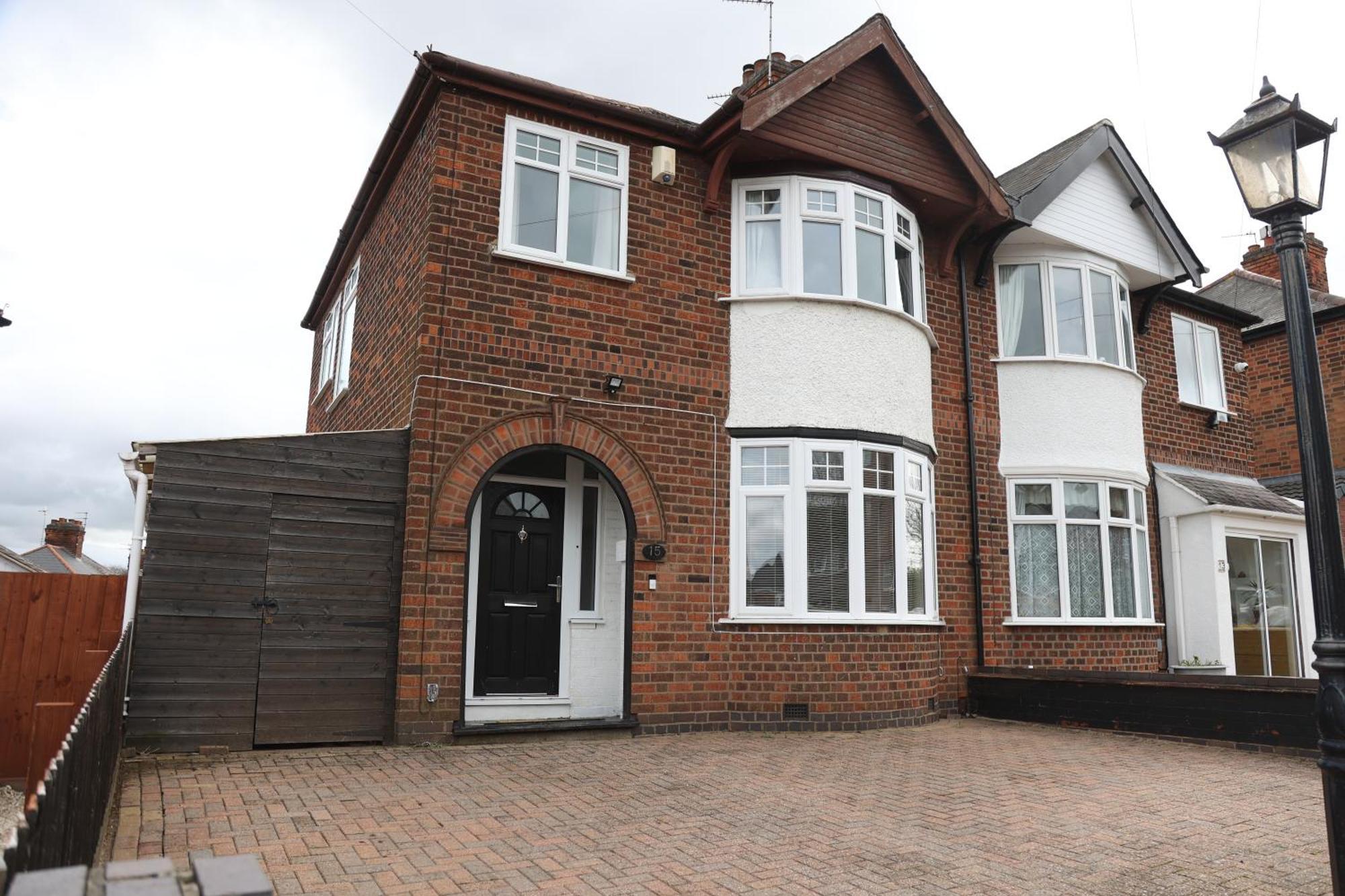 Holiday home Contractors, Professionals & Relocators Dream Leicester