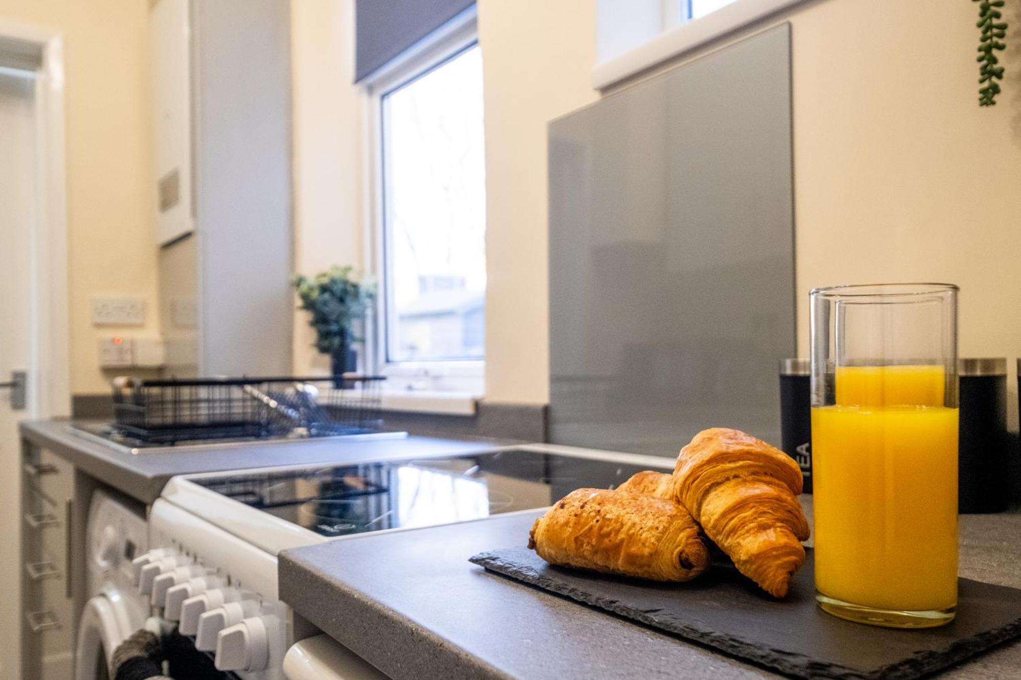 Apartment Inspira - Stylish Modern 2 Bedroom House - 7 Mins From M1 - Free Parking - Wifi & Smart Tv Leicester